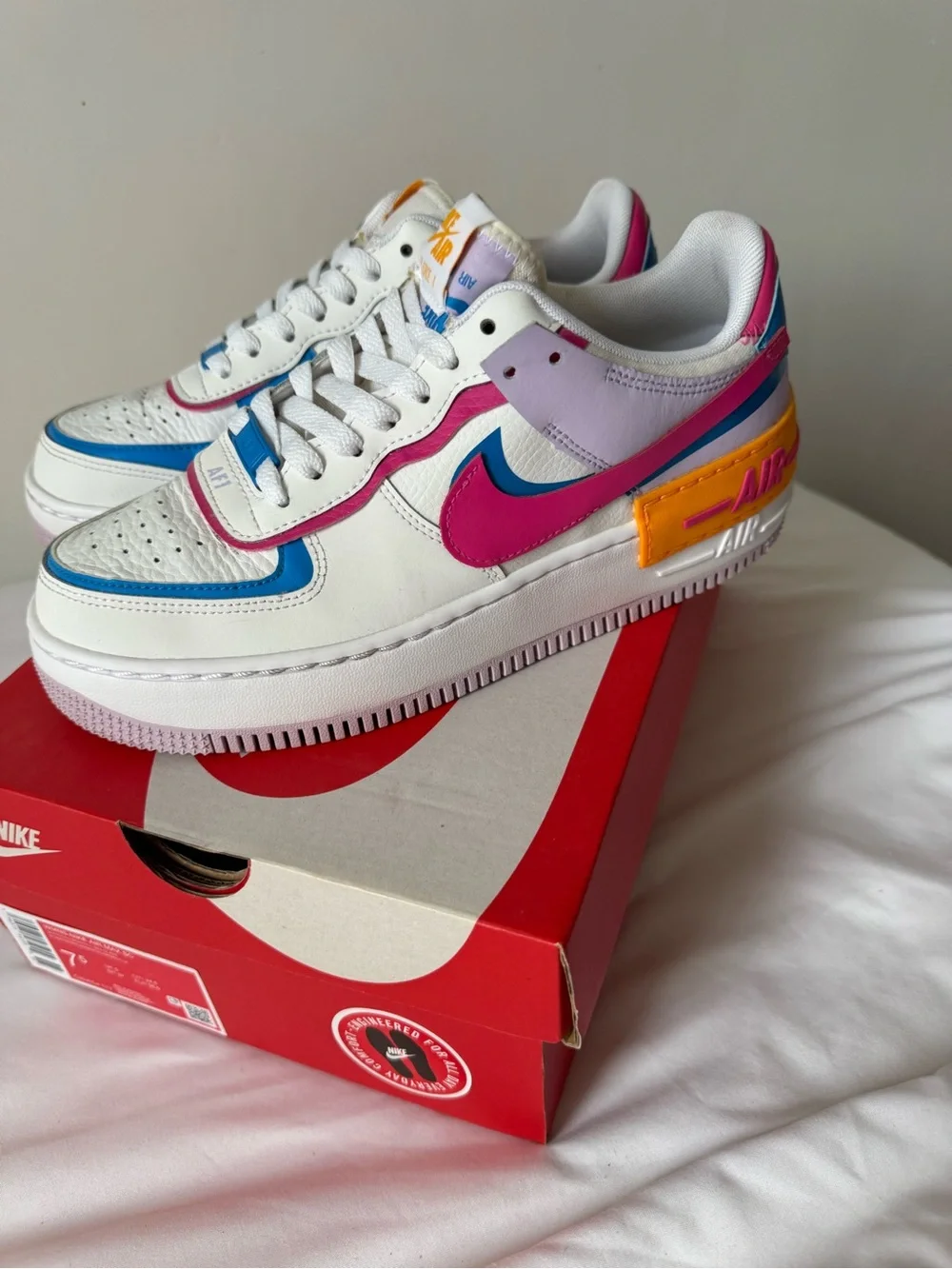 Nike women air max sc Sneakers — White with Pink, Blue & Orange Accents 7.5 size